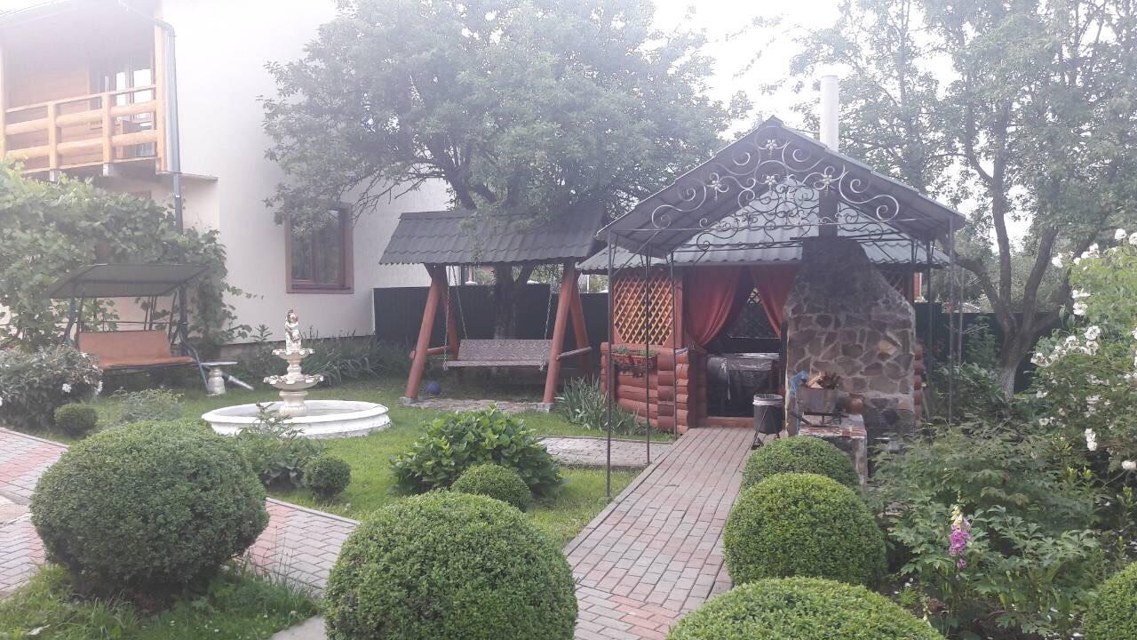 U Romana Yaremche Luaran gambar