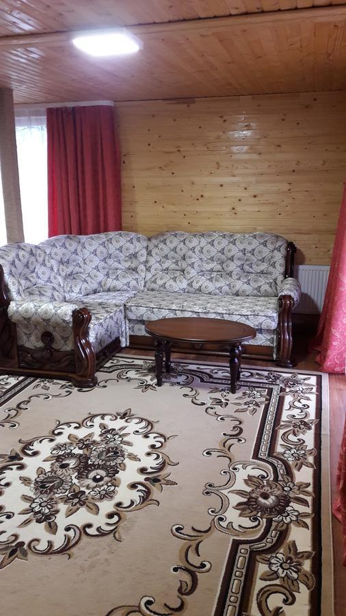 U Romana Yaremche Luaran gambar