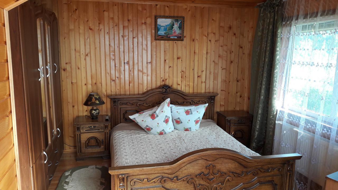 U Romana Yaremche Luaran gambar