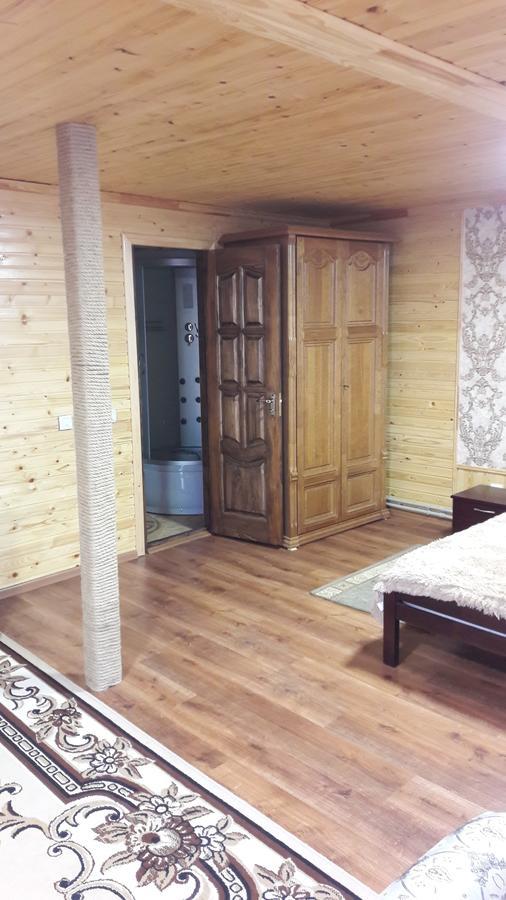 U Romana Yaremche Luaran gambar